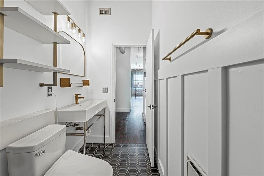 706 BROADWAY BOULEVARD — photo 22