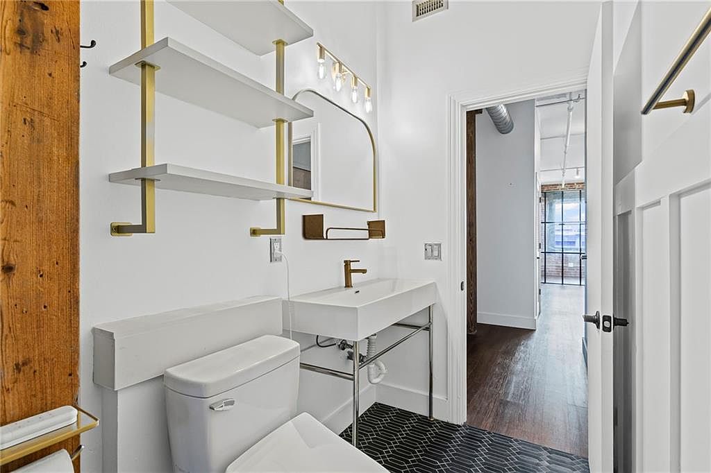 706 BROADWAY BOULEVARD — photo 23