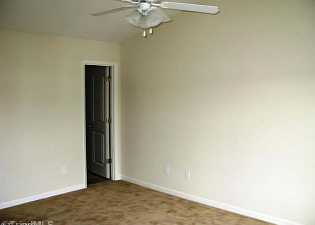 711 Bentley Dr — photo 3