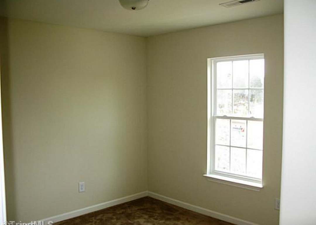 711 Bentley Dr — photo 5
