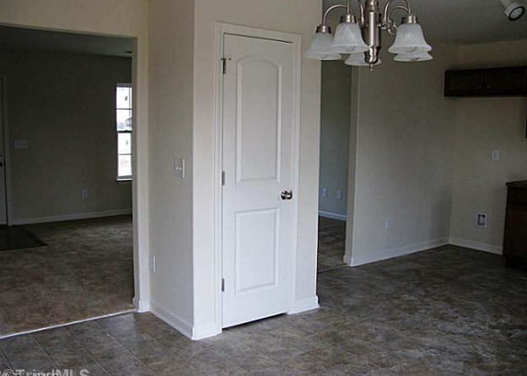 711 Bentley Dr — photo 6