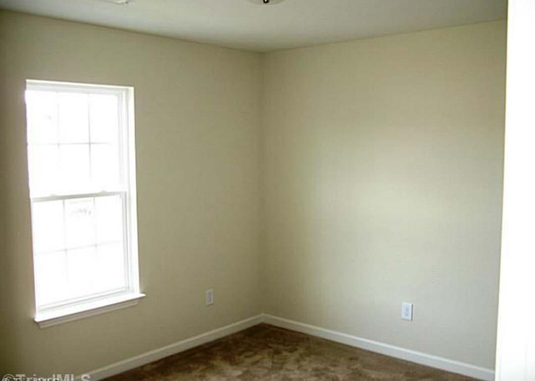 711 Bentley Dr — photo 7