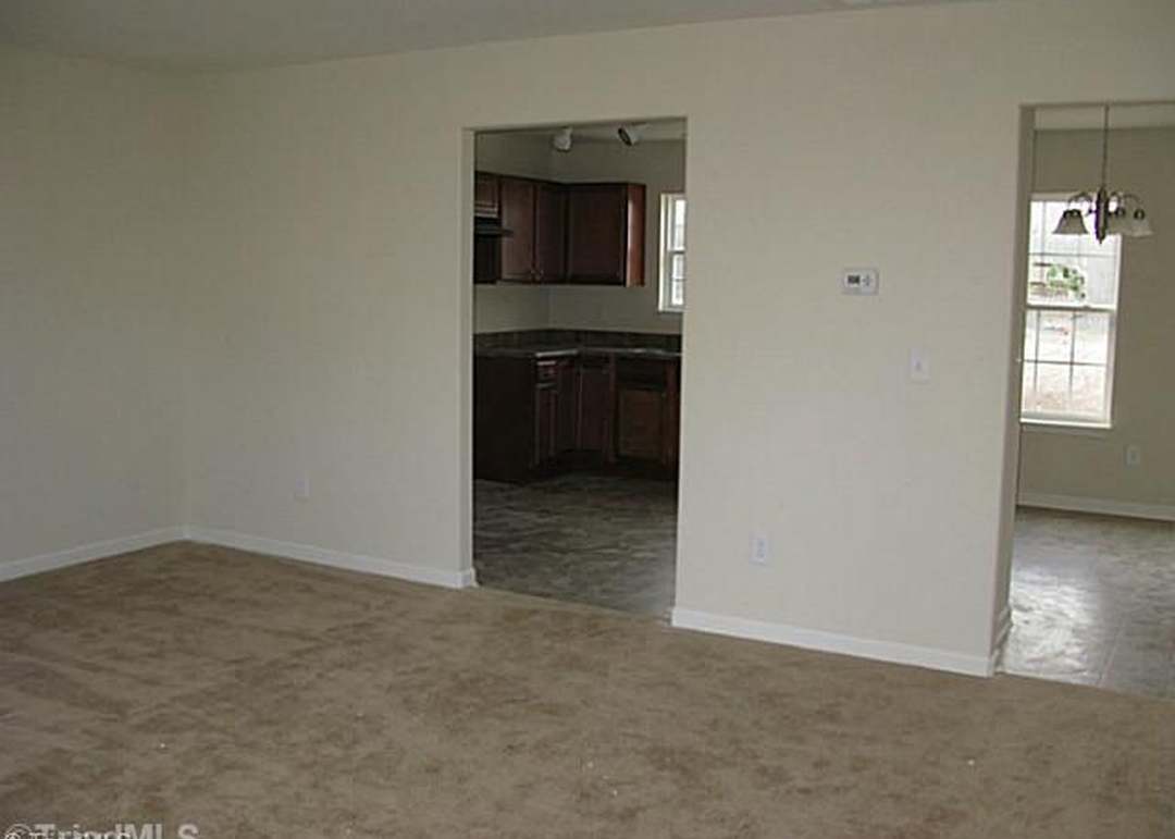 711 Bentley Dr — photo 8