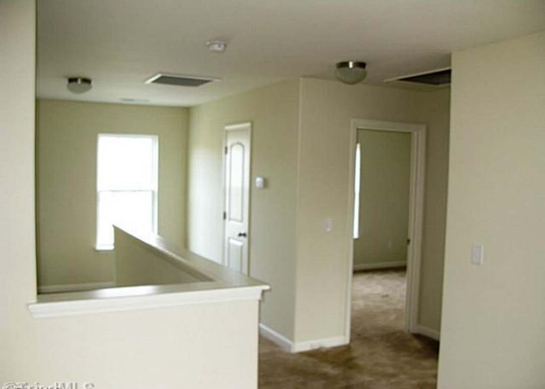 711 Bentley Dr — photo 11