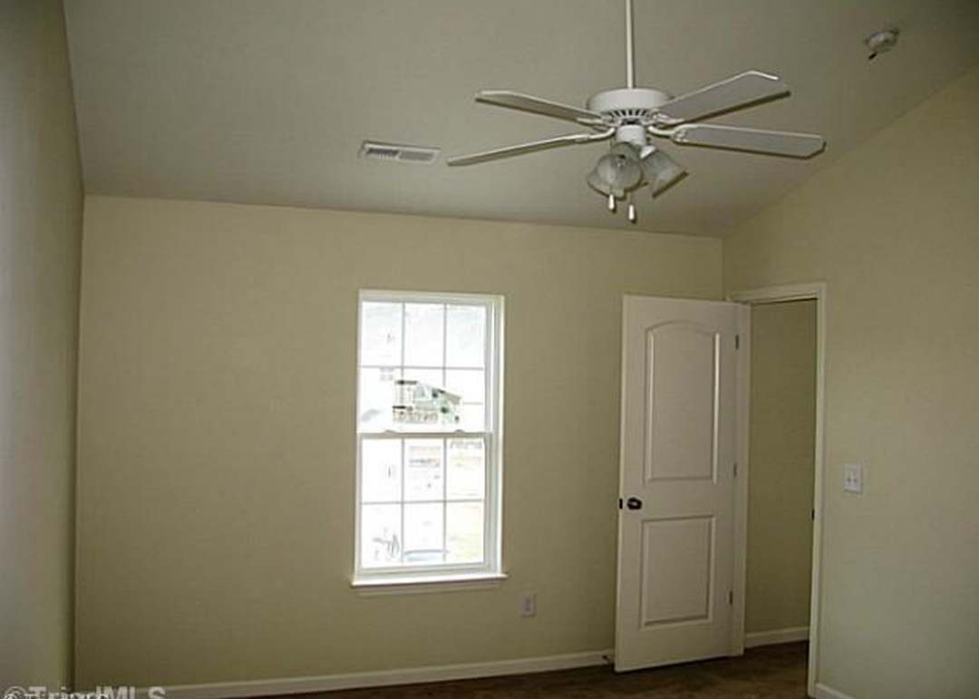711 Bentley Dr — photo 13
