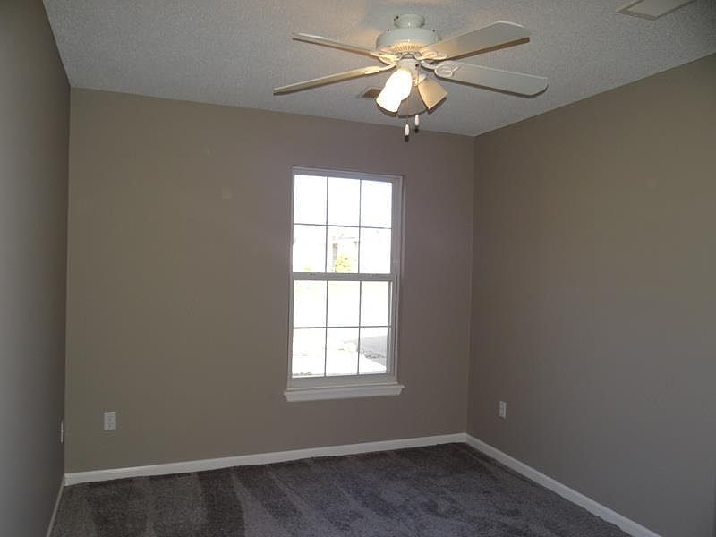 711 Graystone Drive — photo 8