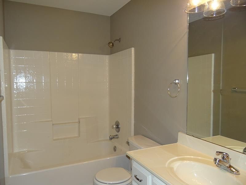 711 Graystone Drive — photo 9