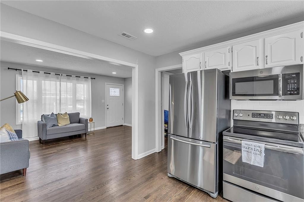 7114 Walmer Street — photo 12