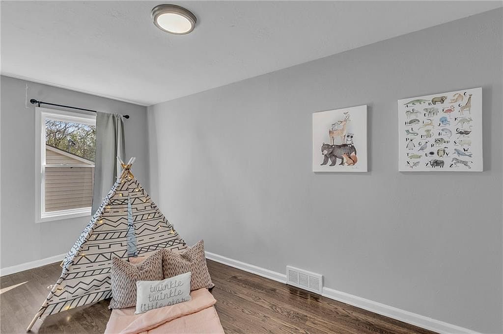 7114 Walmer Street — photo 13