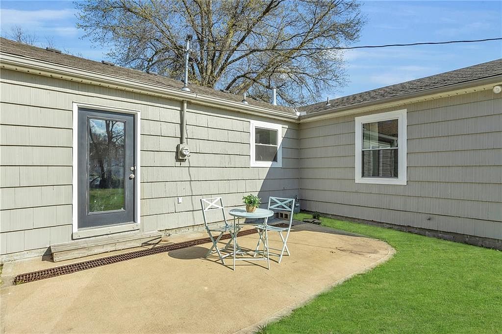 7114 Walmer Street — photo 22