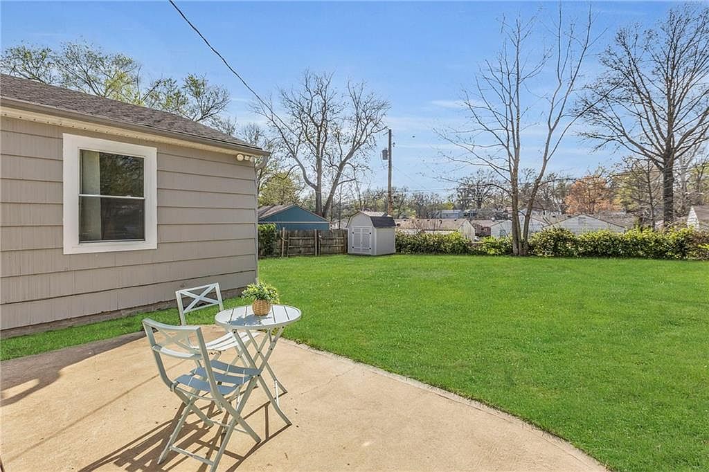 7114 Walmer Street — photo 23