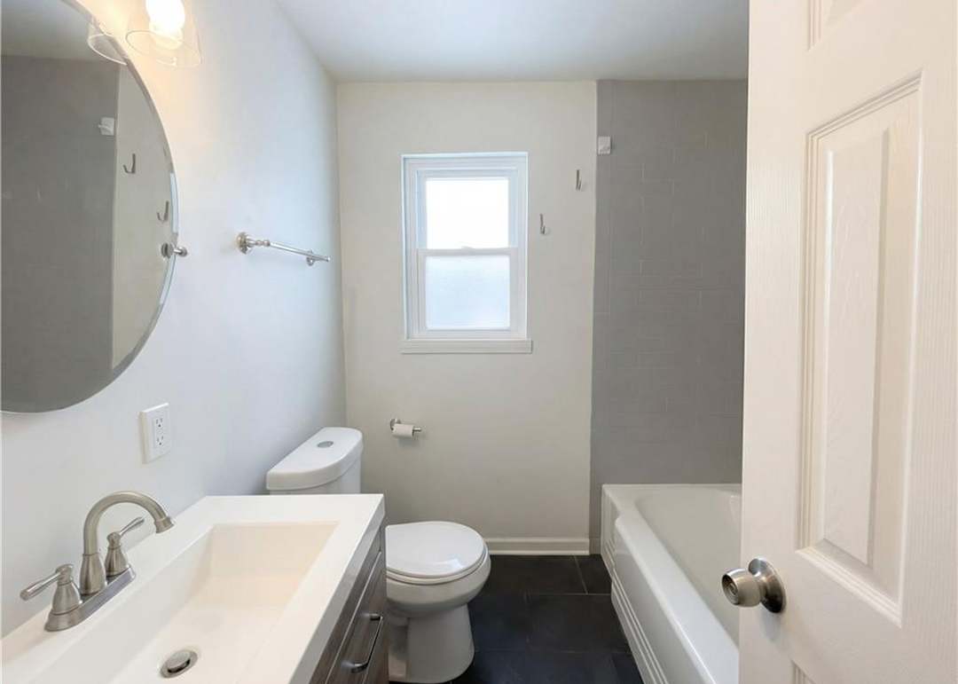 715 E 72nd Street — photo 9