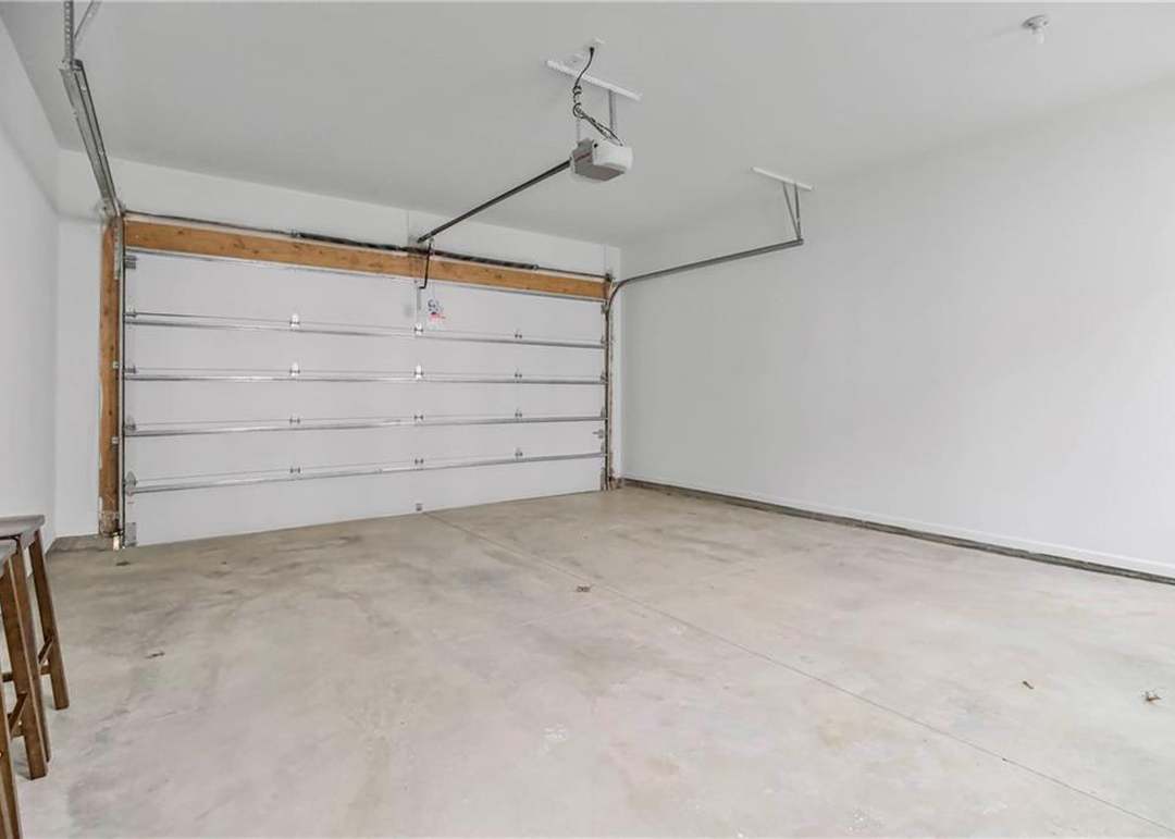 722 E 110th Terrace — photo 3