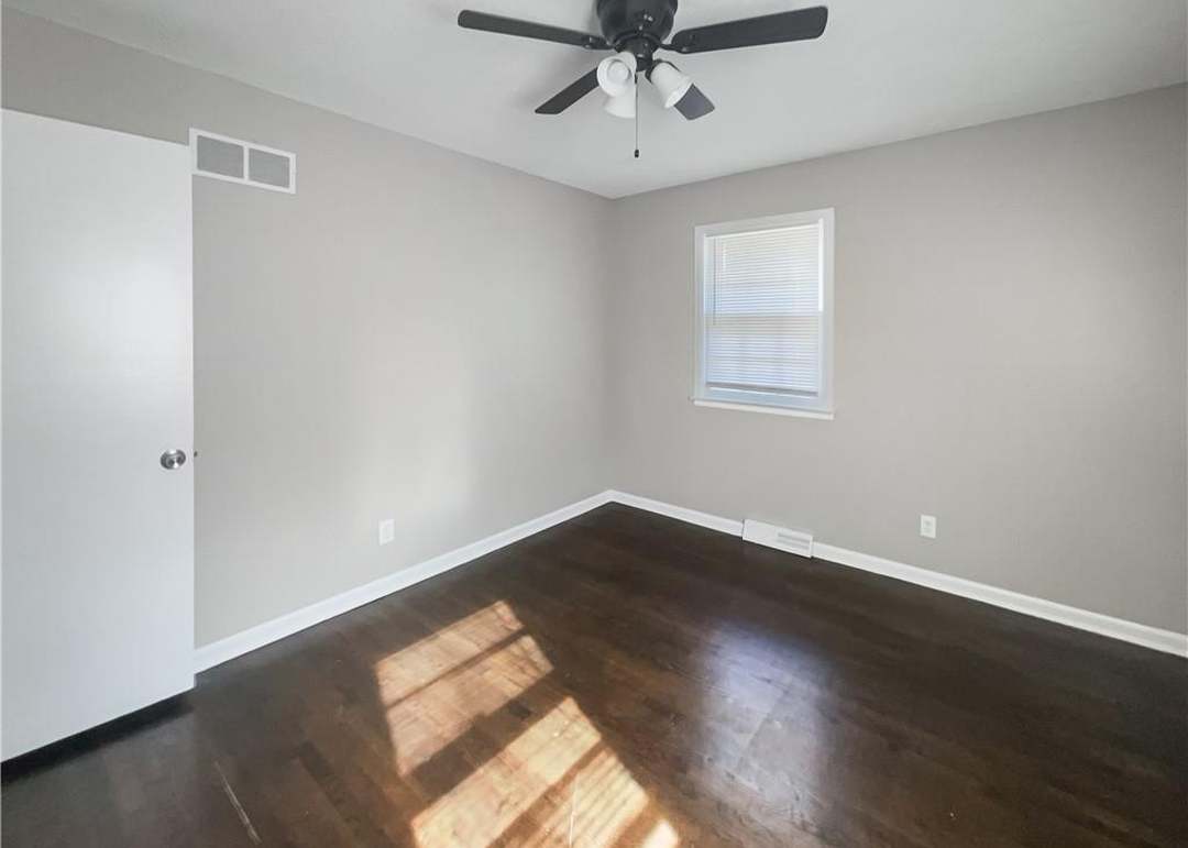 7227 Greeley Avenue — photo 4
