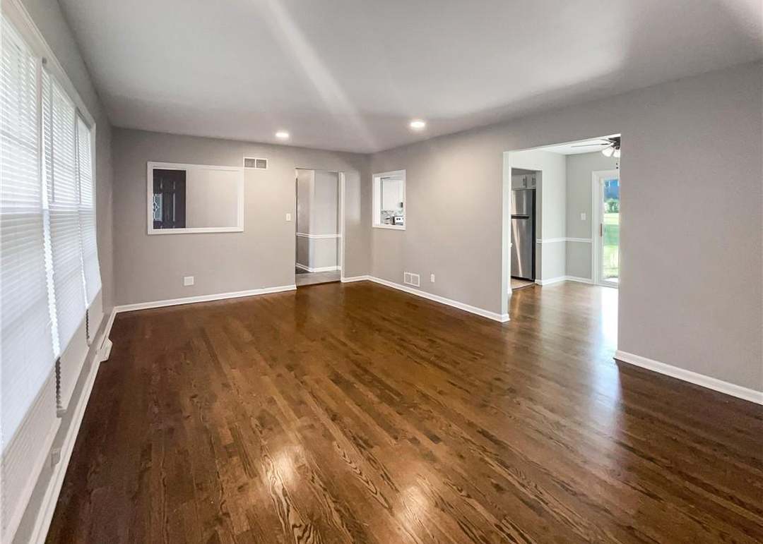 7227 Greeley Avenue — photo 9