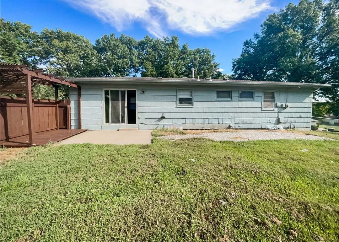 7227 Greeley Avenue — photo 40