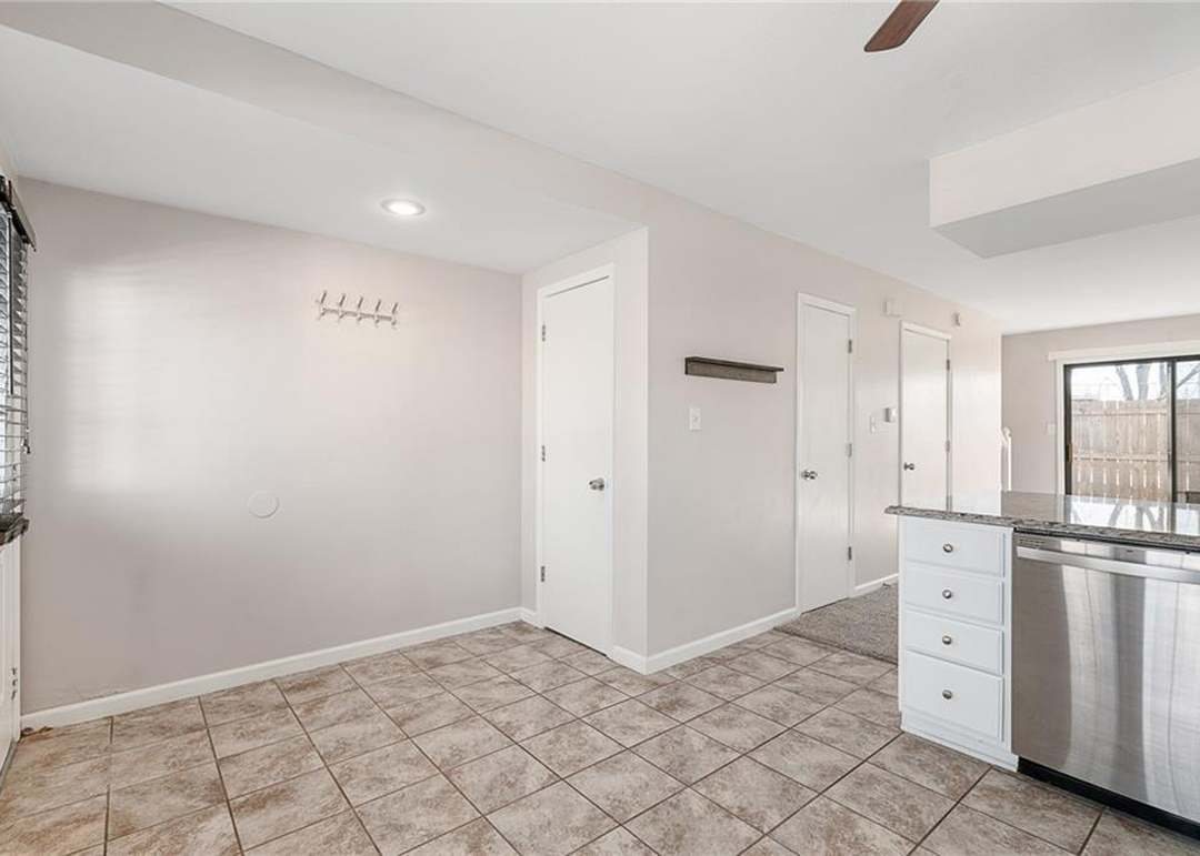 723 SW Liggett Road — photo 4