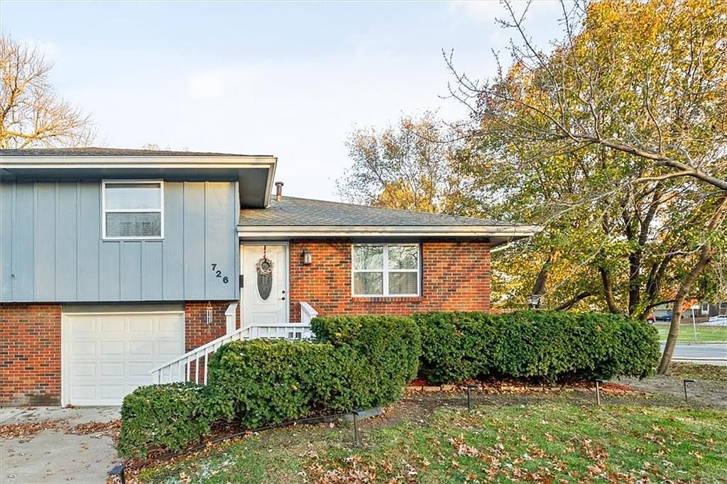 726 S Ridgeview Road — photo 1