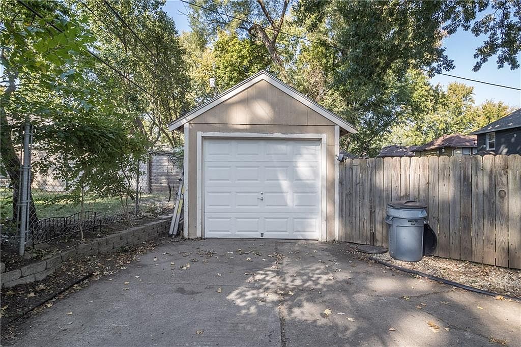 7326 Walnut Street — photo 38