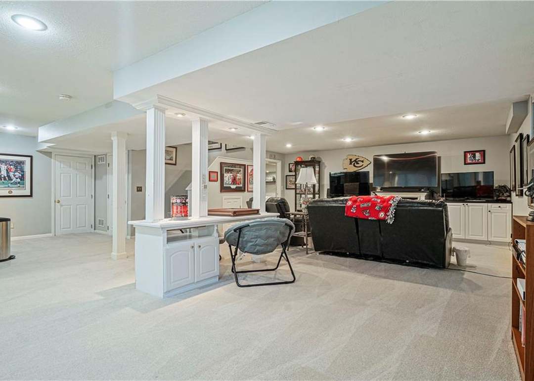 7405 Albervan Street — photo 47