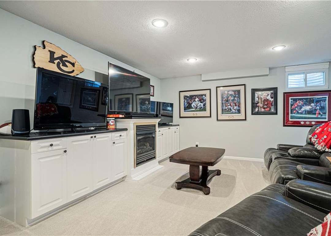 7405 Albervan Street — photo 48