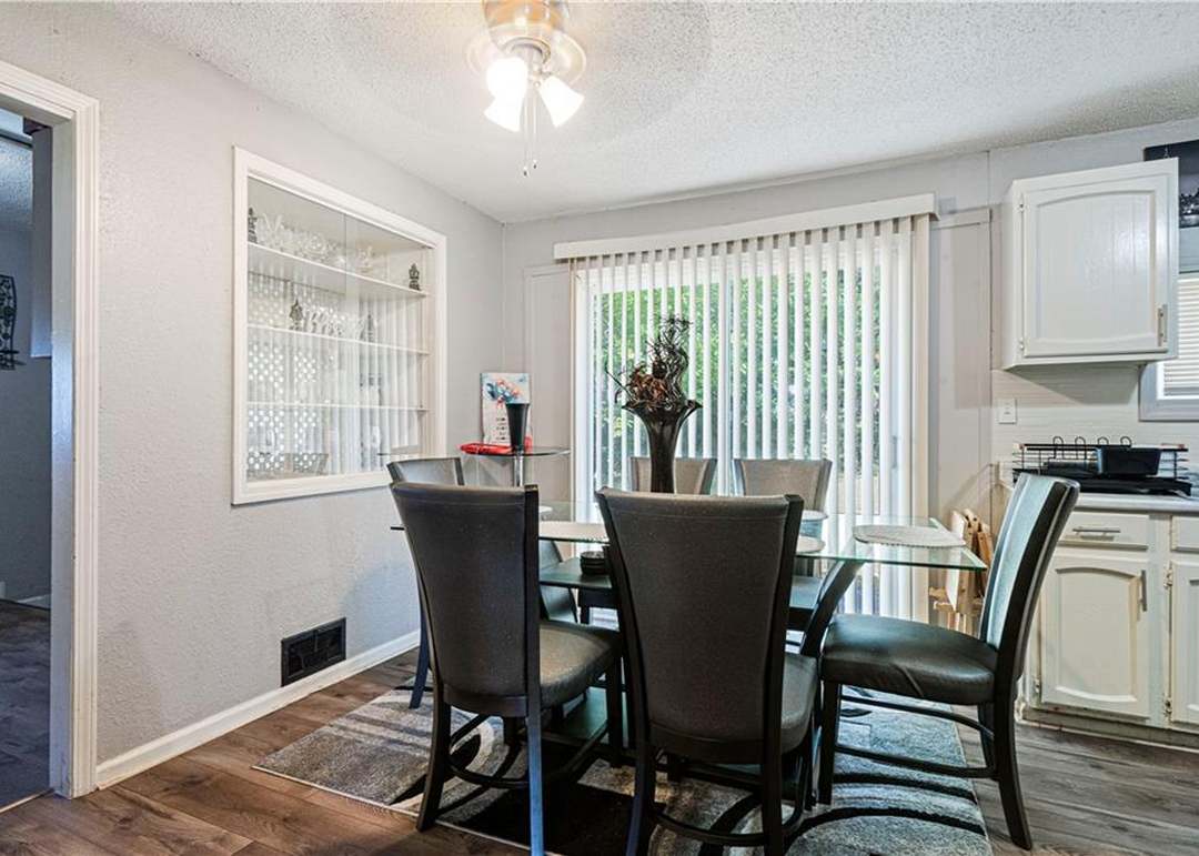7406 E 111th Terrace — photo 2