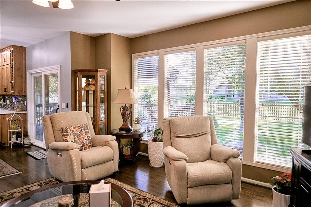 7430 N Sycamore Avenue — photo 14