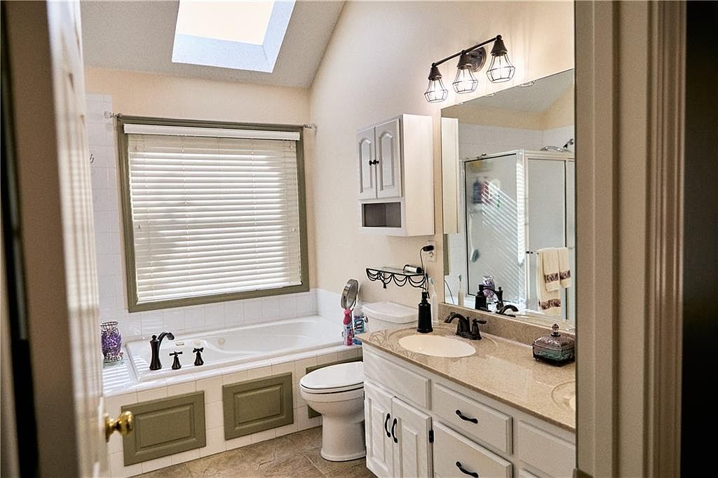 7430 N Sycamore Avenue — photo 25