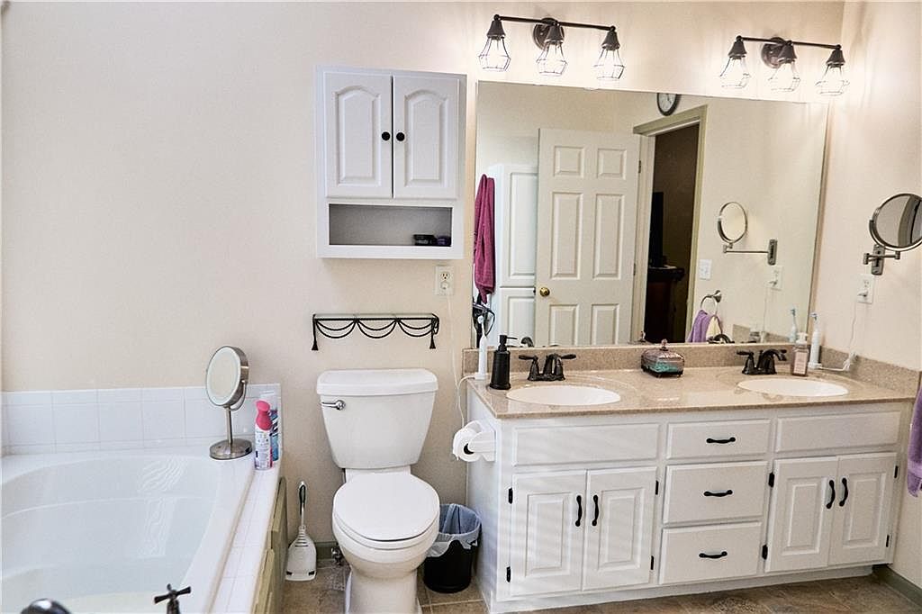 7430 N Sycamore Avenue — photo 27