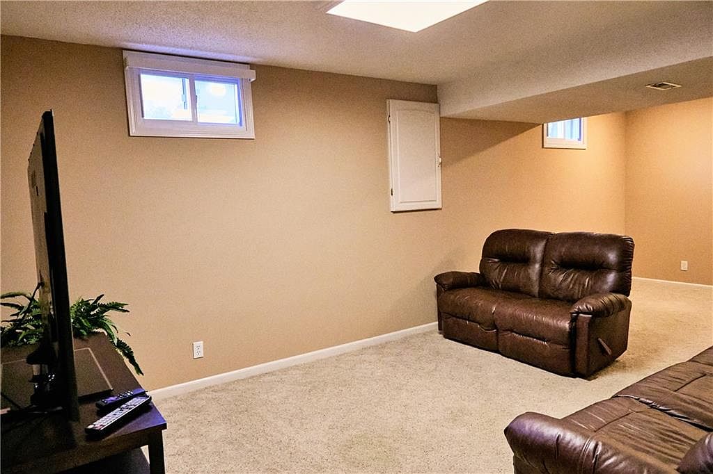 7430 N Sycamore Avenue — photo 40