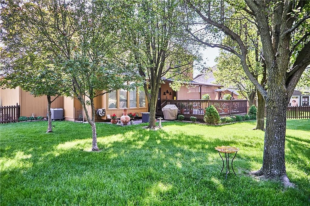 7430 N Sycamore Avenue — photo 63