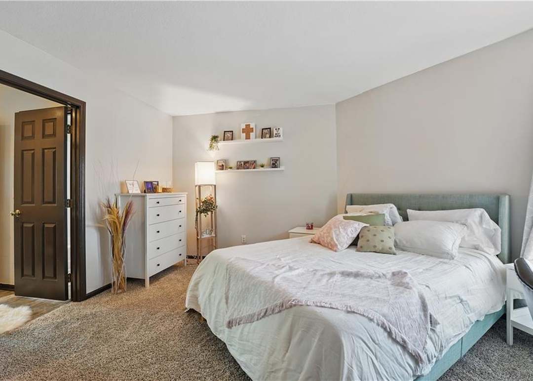 7502 W 147th Terrace — photo 5