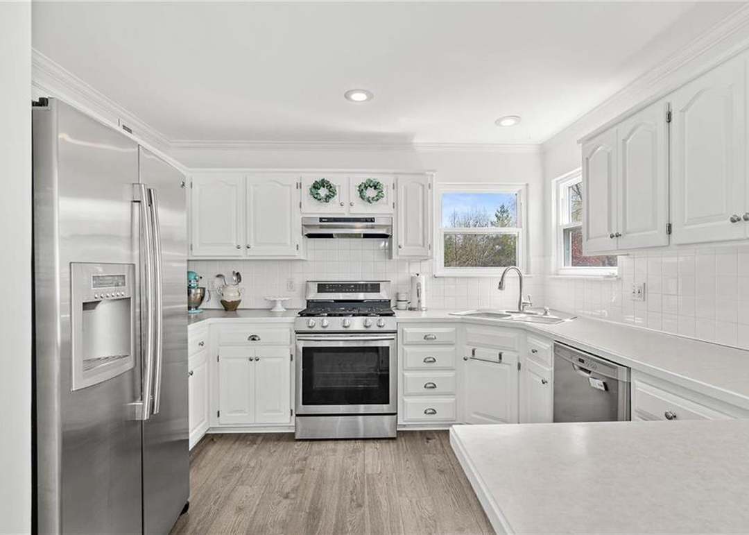 7511 W 157th Terrace — photo 8