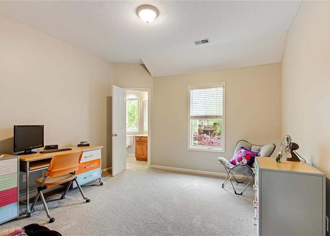 7533 W 143rd Terrace — photo 5