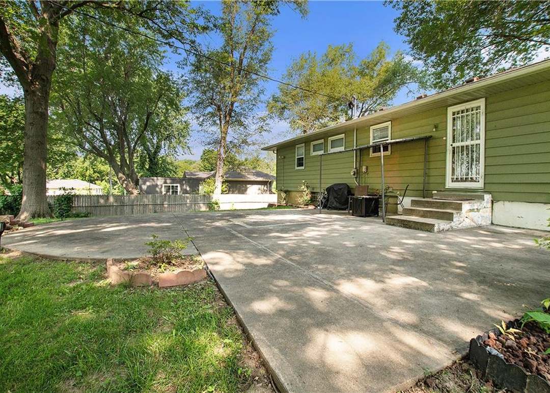 7555 Lafayette Avenue — photo 25