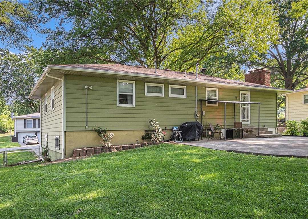 7555 Lafayette Avenue — photo 27