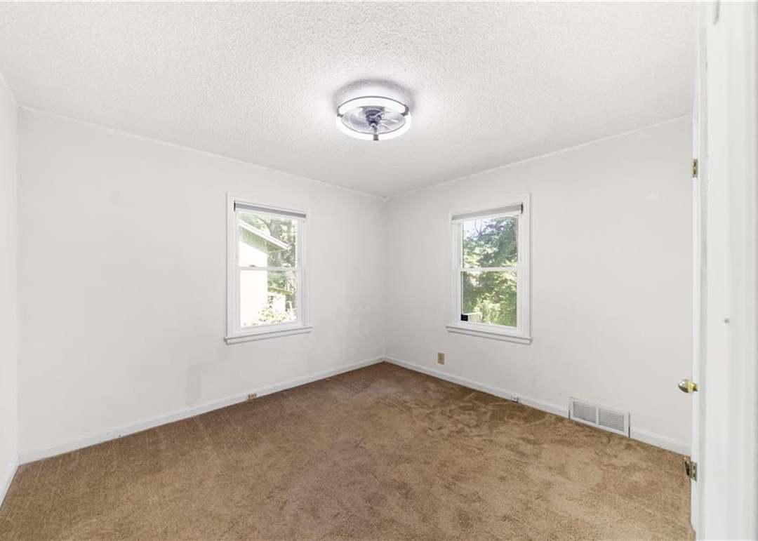 7606 W 66th Terrace — photo 20