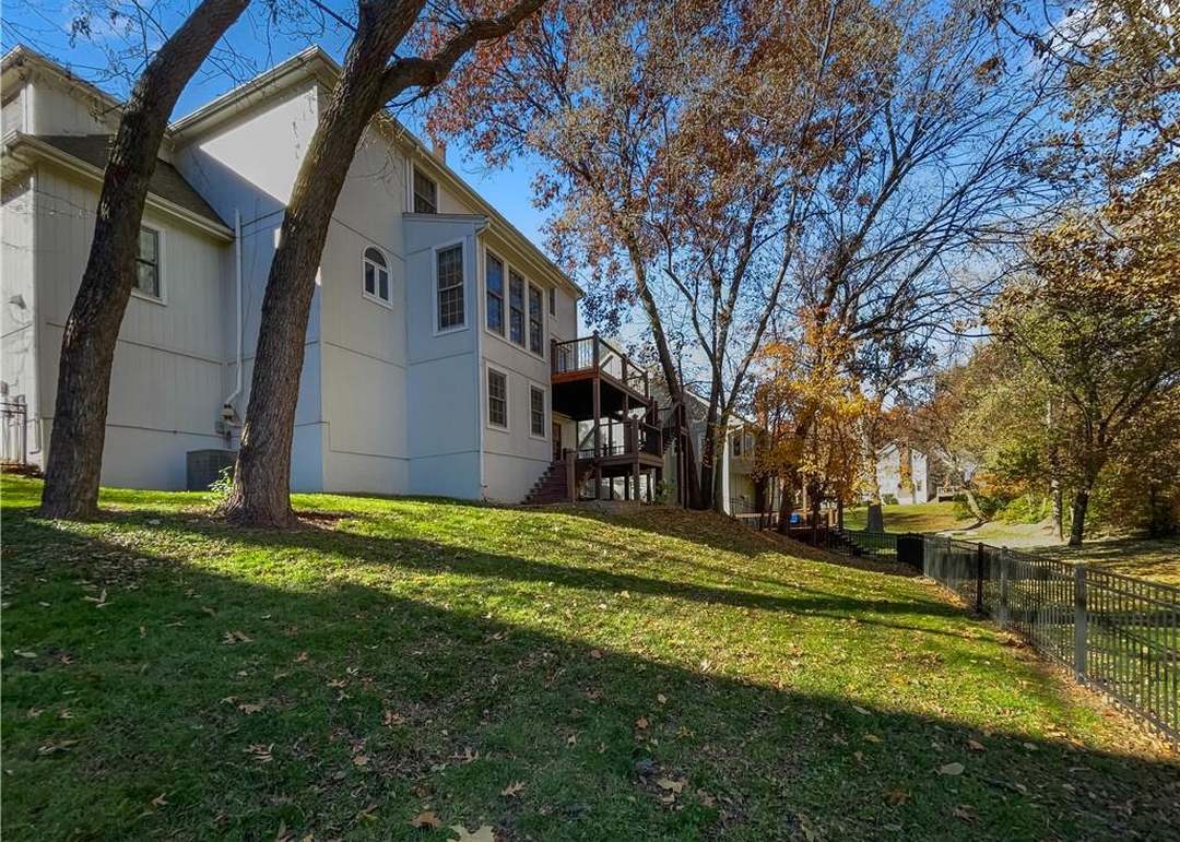 7607 WIDMER ROAD — photo 37