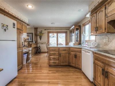 7608 Richards Dr — photo 11