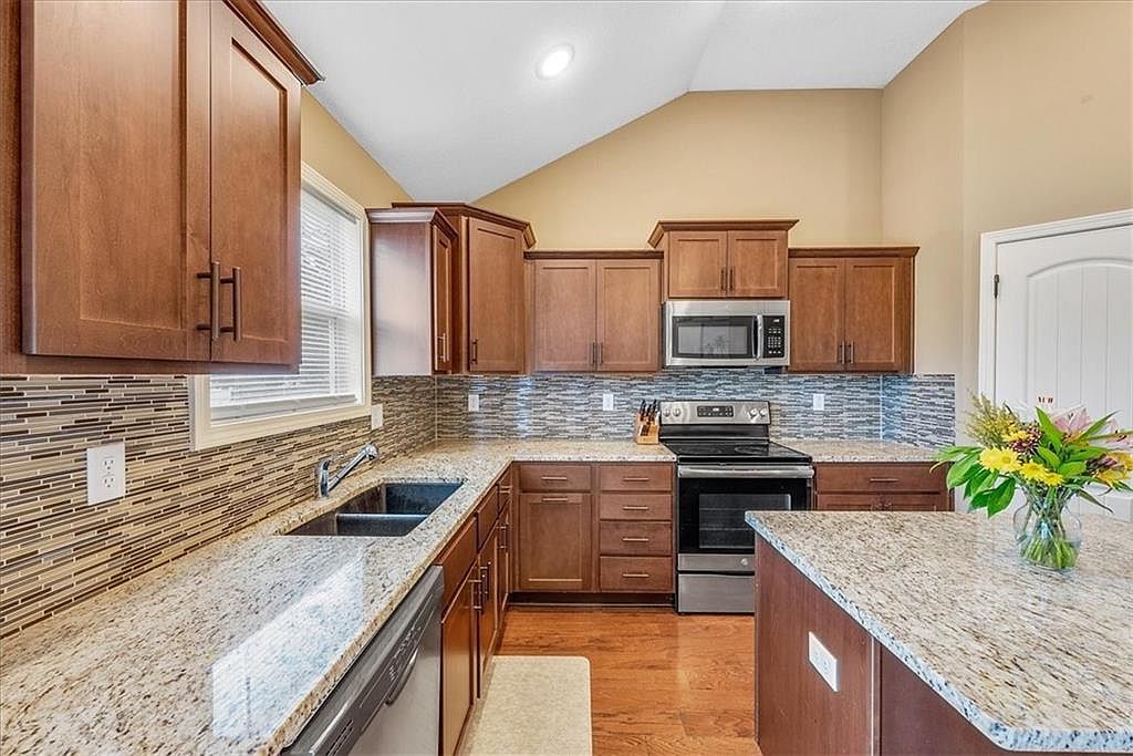 7812 N Tipton Avenue — photo 8