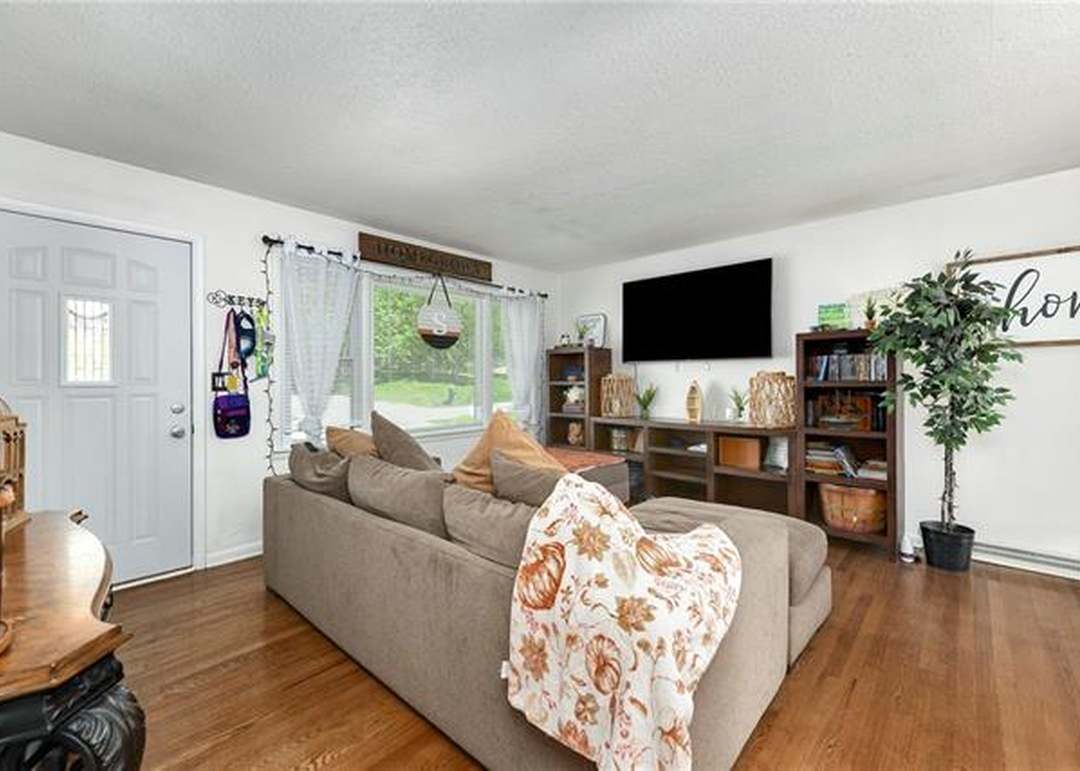 7833 Lathrop Court — photo 8