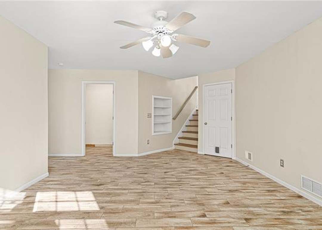 8003 W 152nd Terrace — photo 5