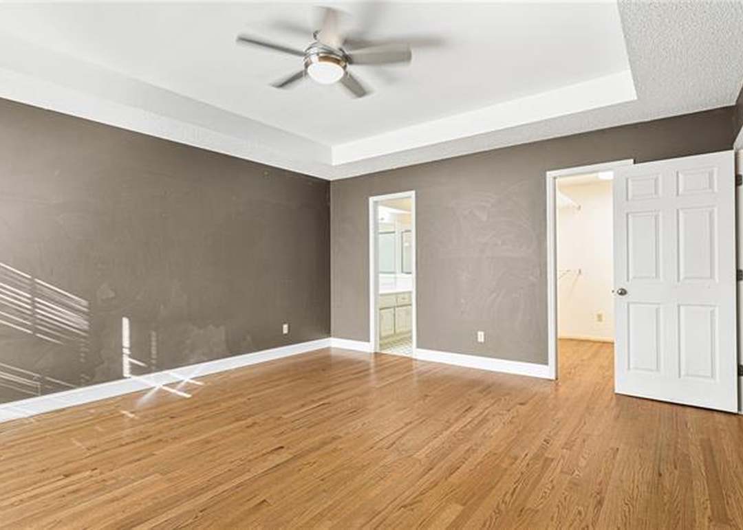 8003 W 152nd Terrace — photo 9