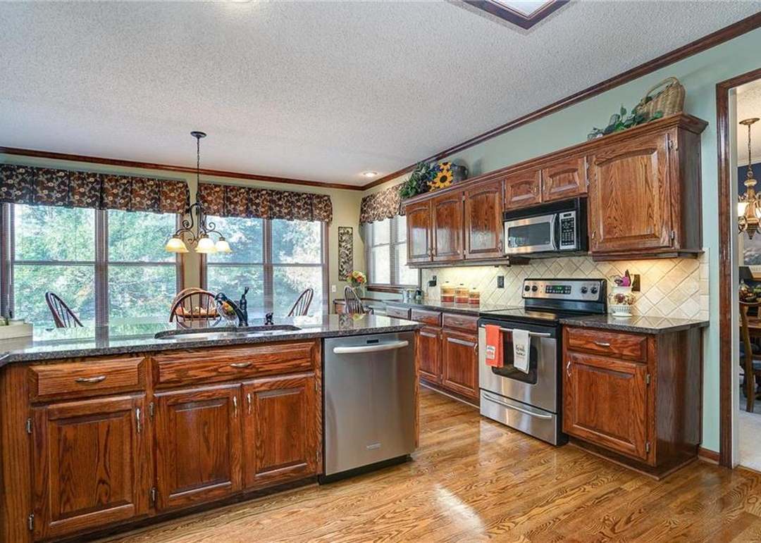 8006 W 153rd Terrace — photo 9