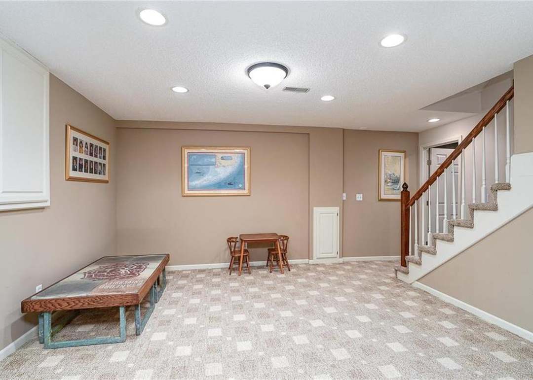 8006 W 153rd Terrace — photo 32