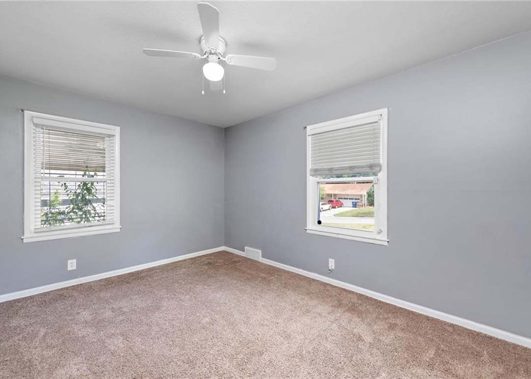 802 NE 60th Terrace — photo 5
