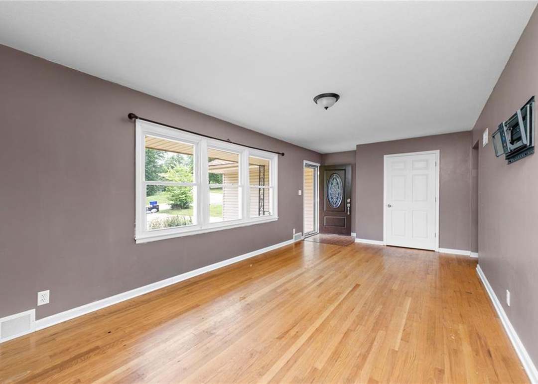 802 NE 60th Terrace — photo 6