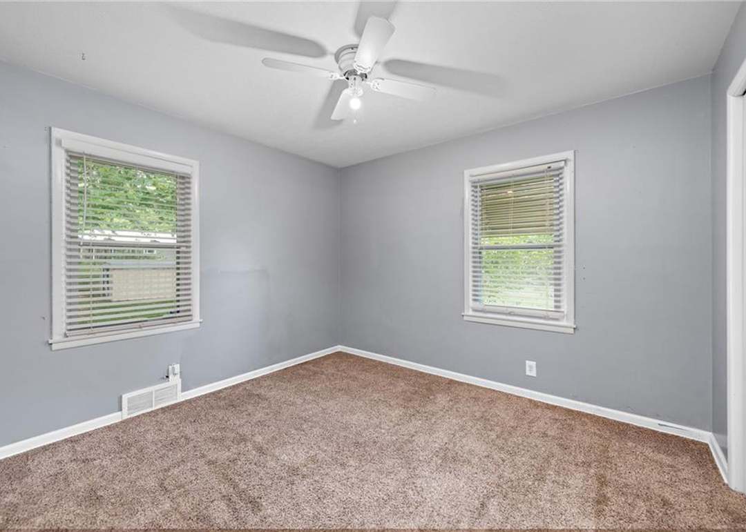 802 NE 60th Terrace — photo 7