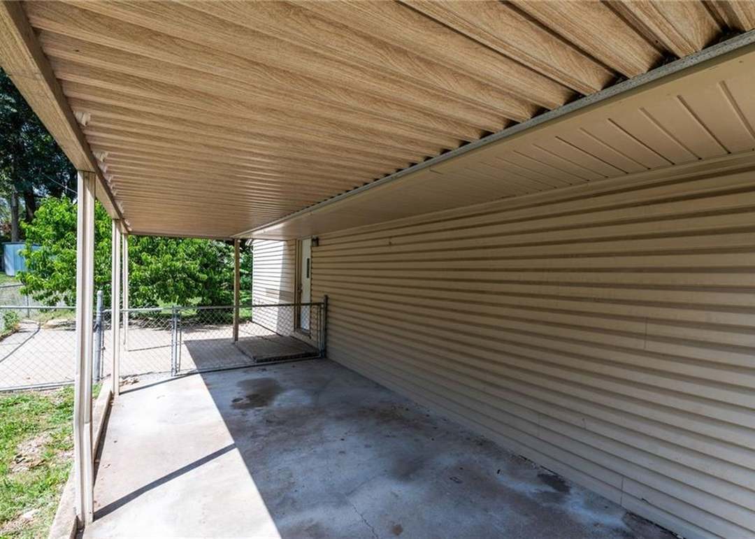 802 NE 60th Terrace — photo 9