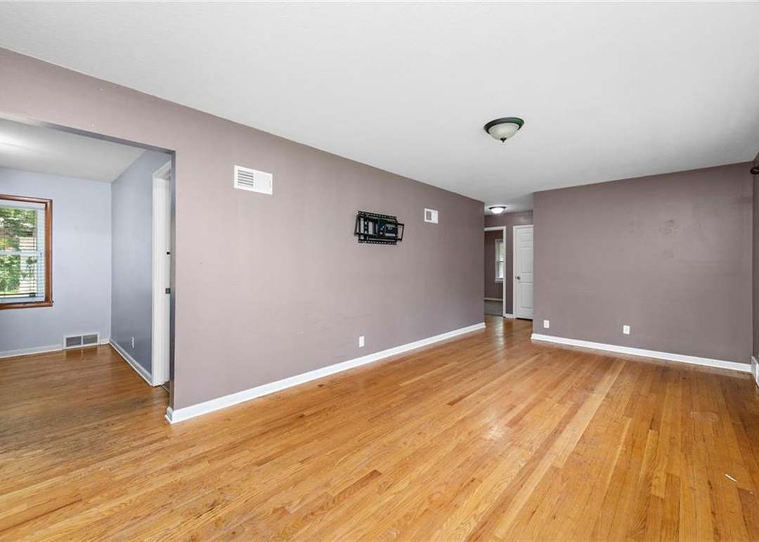 802 NE 60th Terrace — photo 10